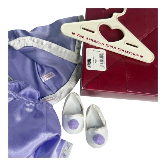 American Girl Doll Nellie Pajamas PomPom Slippers Hanger Purple Top Pant Pjs Box - Picture 4 of 9